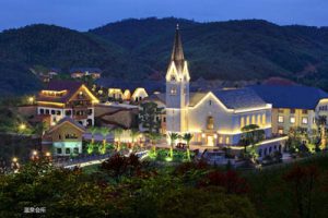 辽阳关东第一谷弓长岭旅游小镇